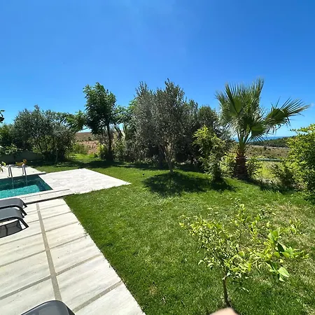 Δωμάτια σε οικογενειακή κατοικία Hilltop Shetaj